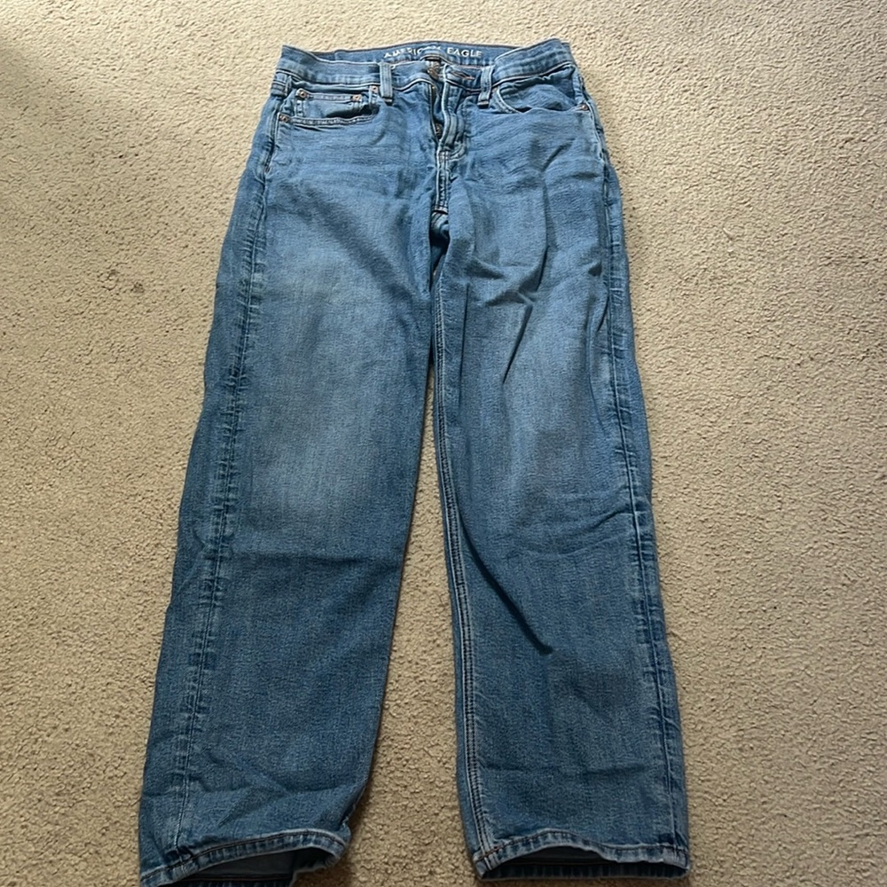 American eagle 90's straight leg jeans. For mid-rise and look like new.